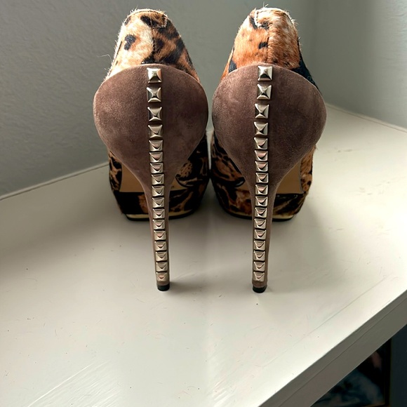 Sooo Cute Vince Camuto leopard print heels size 8 - Picture 2 of 8